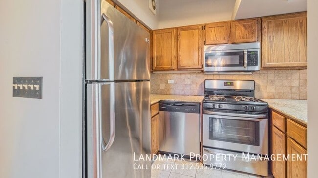 Photo - 549 W Belden Ave Unit #1FE