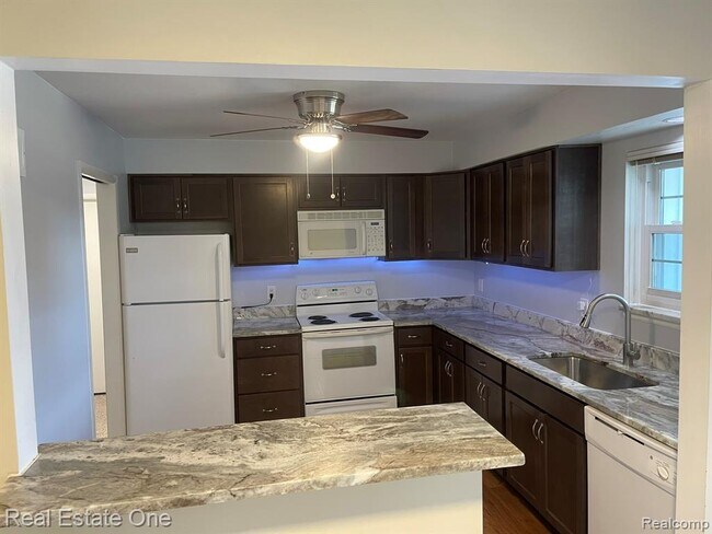 Photo - 30975 Pointe of Woods Dr Unidad 4