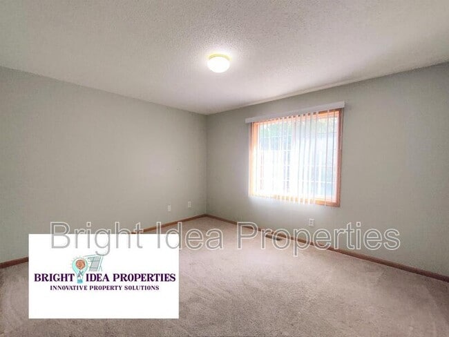 Photo - 380 Gironde Ct