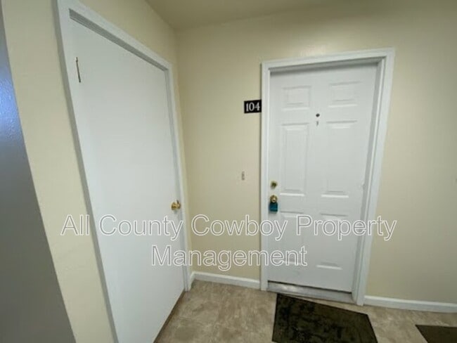 Photo - 509 E Curtis St Unit Apt. 104