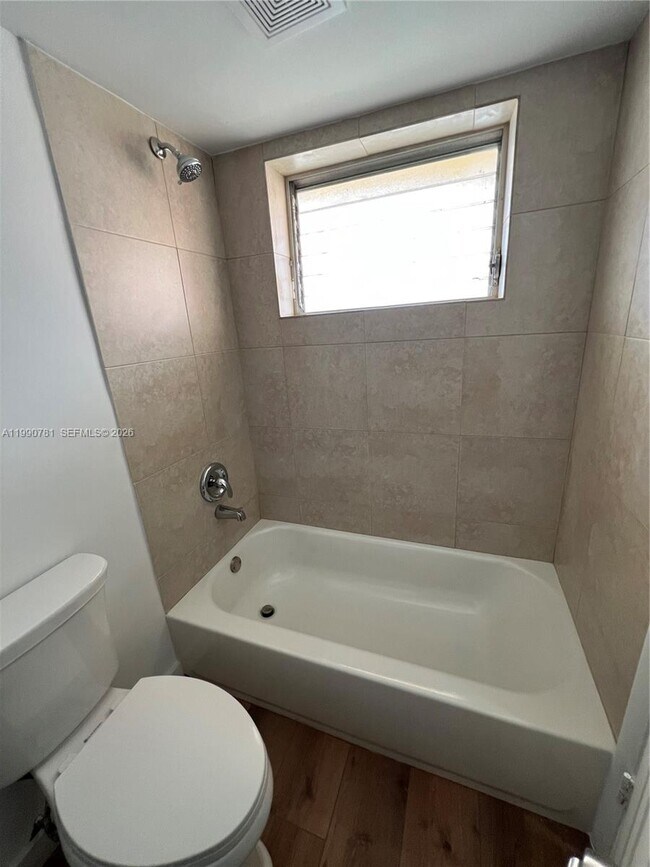 Photo - 1540 NE 191st St Unit 122