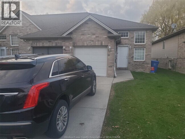 Photo - 2266 Lamont St