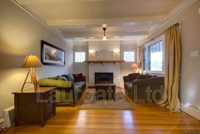 Photo - 2325 Ivanhoe St