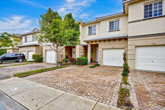 Photo - 1302 Lucaya Dr