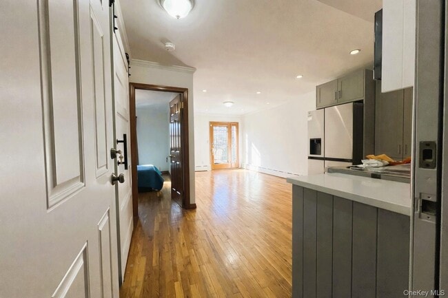 Building Photo - 50-44 44th St Unit Apt 1