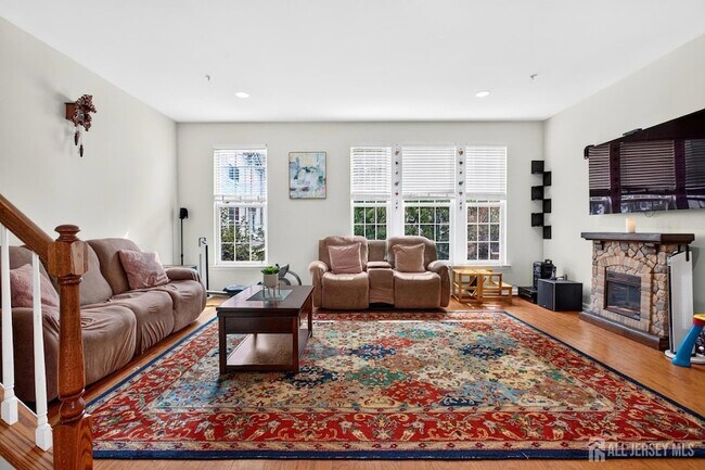 2103 Ethan Ln