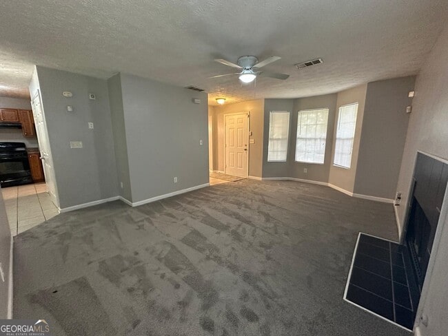 Photo - 610 Waynes Ct SE