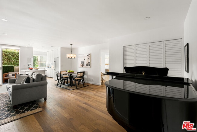 Photo - 7250 Franklin Ave Unit 101