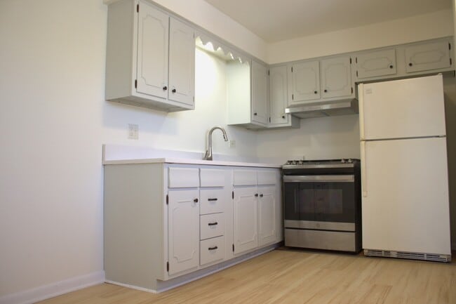 Photo - 8856 Plainfield Rd