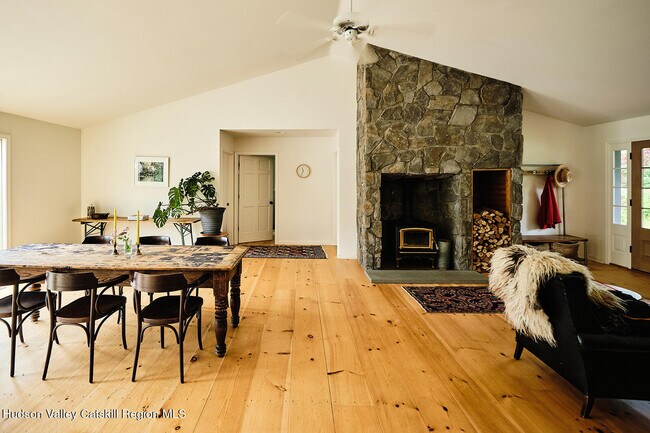 Photo - 90 Reuter Rd