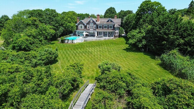 Photo - 936 Cobb Rd W