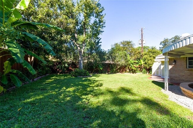 Building Photo - 10518 Hazelhurst Dr Rental