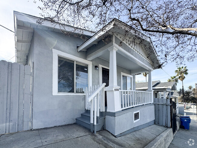 Building Photo - 1608 Kearney St Rental