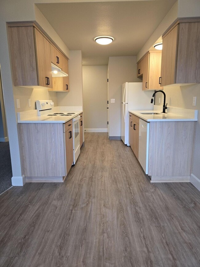 REMODEL KITCHEN