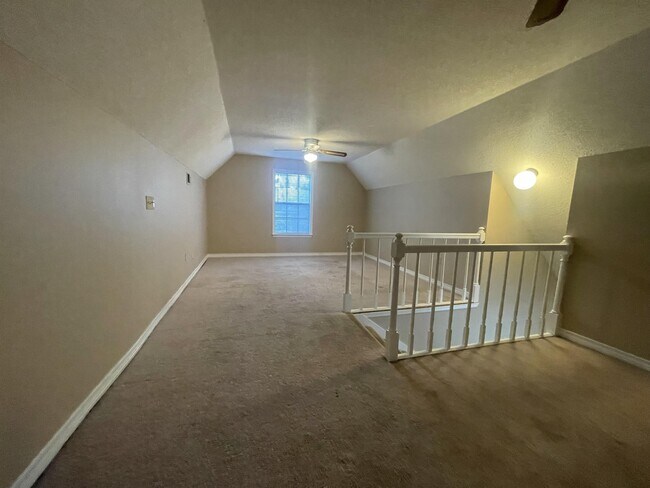 Photo - 421 Juniper Dr