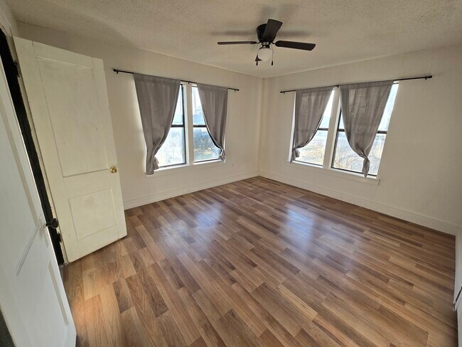 Photo - 1210 N Crain St