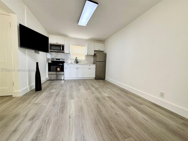 Photo - 1845 Dixieana St Unit 1