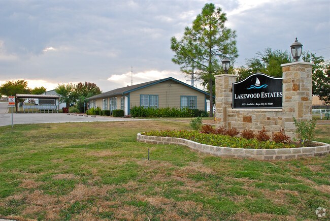 Photo - Lakewood Estates Apartments