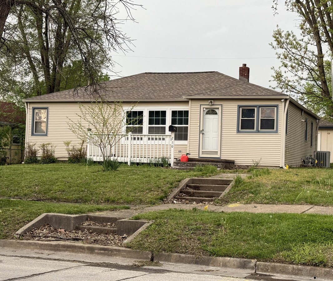 Photo - 710 S Silver St House
