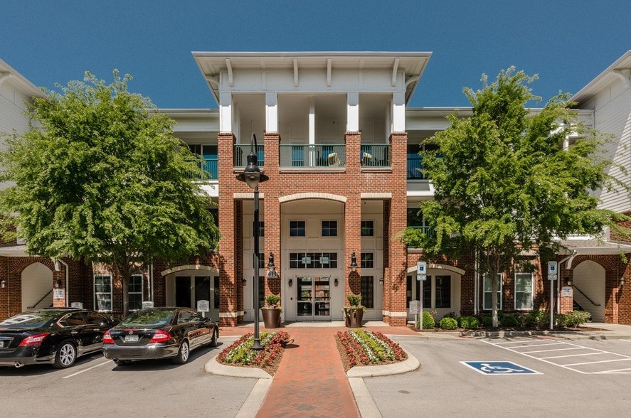 The Everly at Historic Franklin Apartments For Rent in Franklin, TN