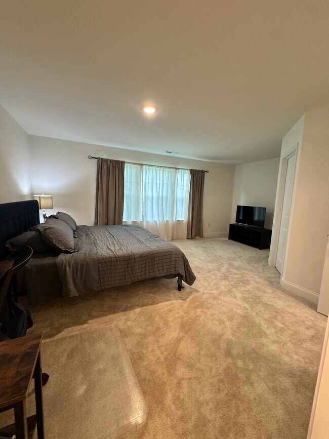 Photo - 327 Church St