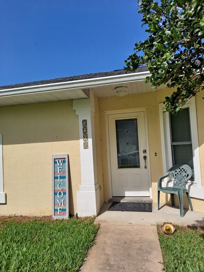 Photo - 3 BEDROOM POOL HOME OASIS IN FLORIDA SHORES EDGEWATER