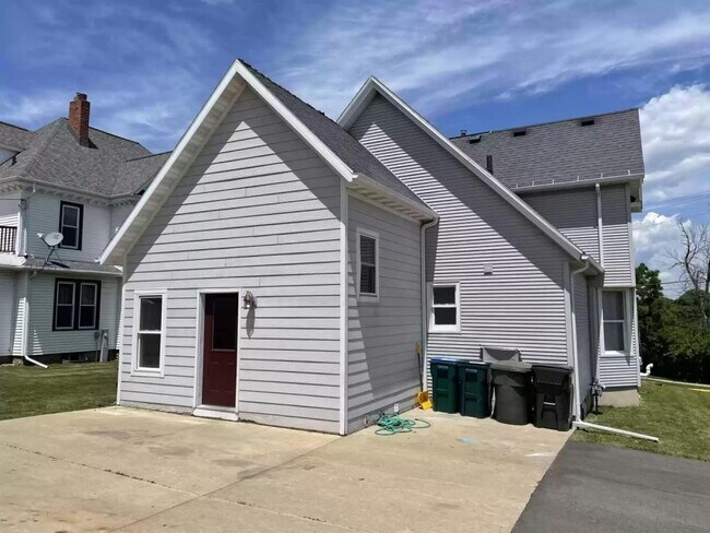 Photo - 201 State St