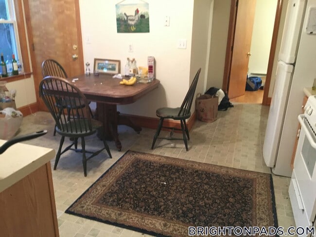 Building Photo - 12 Montcalm Ave