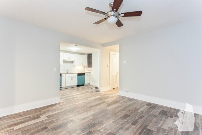Photo - 2922 W Logan Blvd Apartment Unit 2922-G