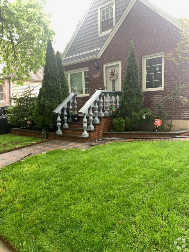Building Photo - 244-23 86th Rd Unit Walkin Level Rental