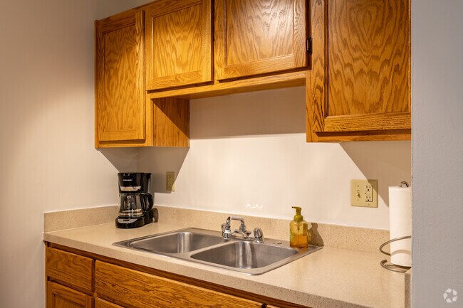 2BR, 1BA - 850SF - Forest Glen Townhomes