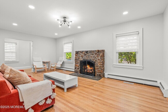 Photo - 562 N Edgemere Dr