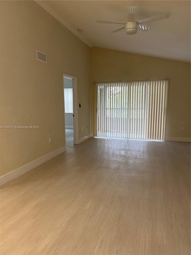 Photo - 2811 N Oakland Forest Dr Unit 309