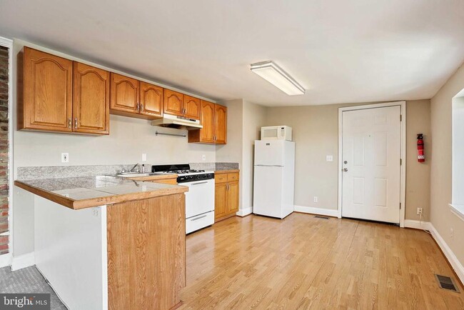 Building Photo - 249 S Chester St Unit 3