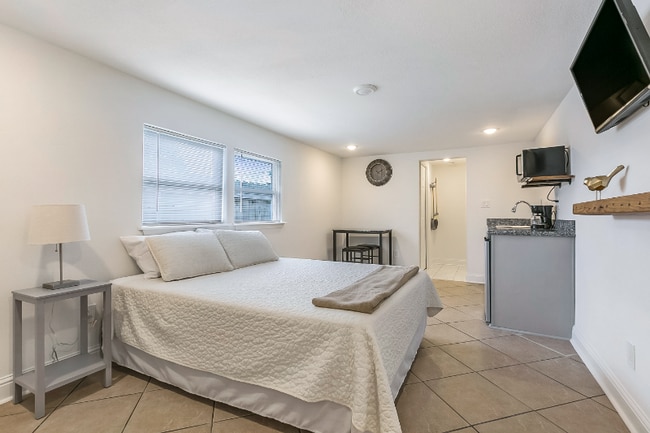 Photo - 901 Perrin Dr