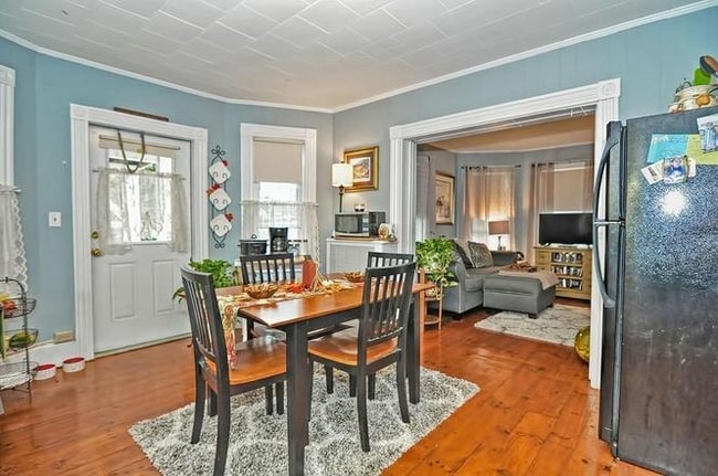 Photo - 25 Saunders St Unit F