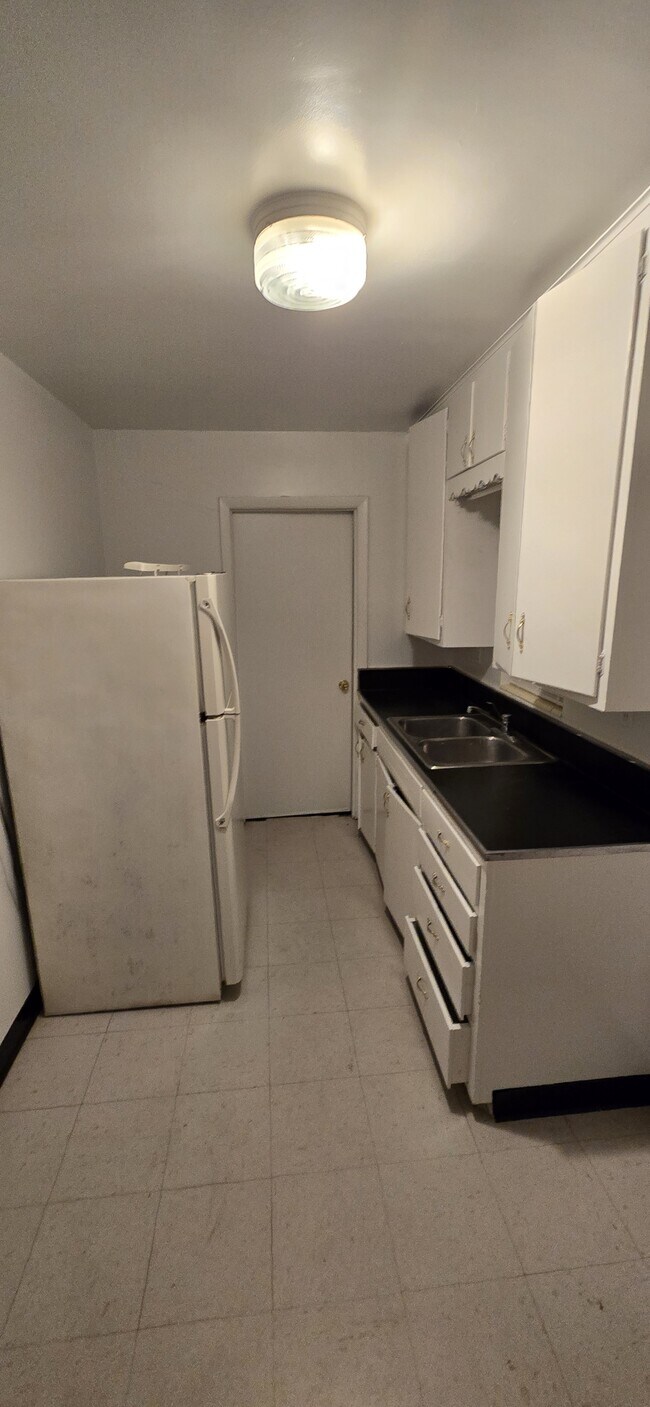 Photo - 1908 20th Ave W