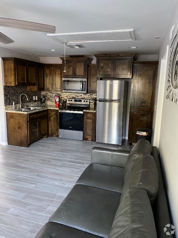 Building Photo - 1825 W Deberry Ave Rental
