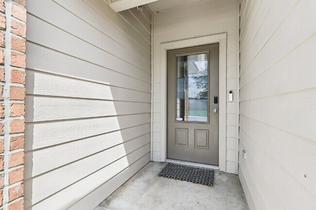 Photo - "Charming 3-Bedroom Haven with Granite Elegance in San Antonio!"