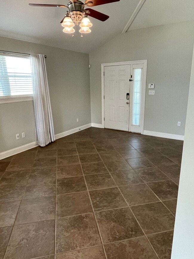 Photo - 2BD/1BA in Lakeview, with Driveway and Private Backyard