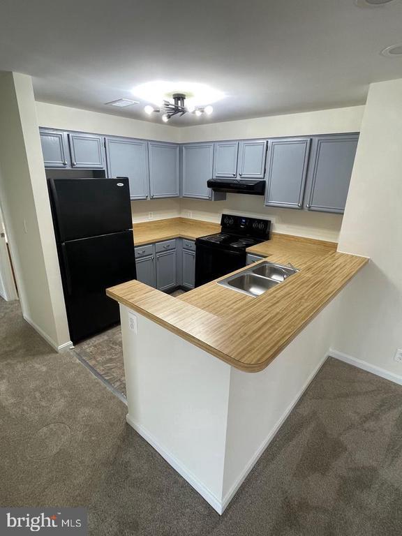 200 Grosvenor Ln Unit 102