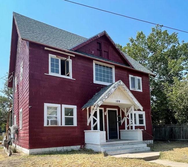 Building Photo - 109 S Maple St Unit 2