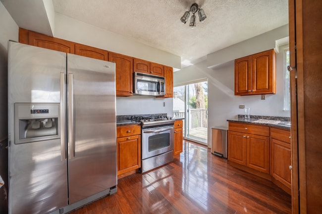 Photo - 714 Villa St