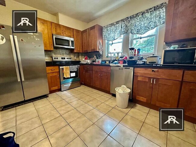 Photo - 5 bedroom in Waltham MA 02453 Unit 3