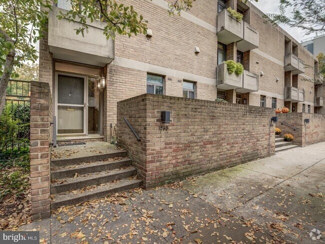 Building Photo - 1265 Delaware Ave SW Rental