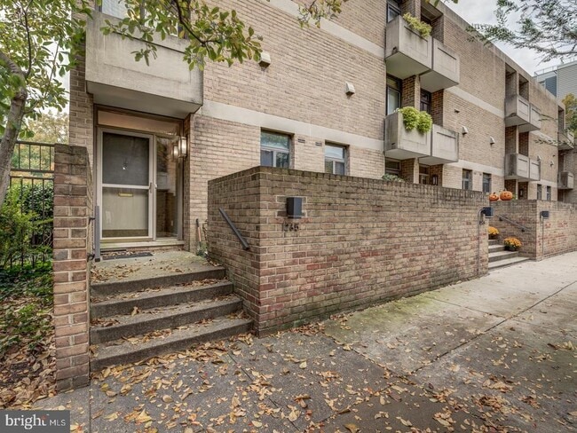 Photo - 1265 Delaware Ave SW House