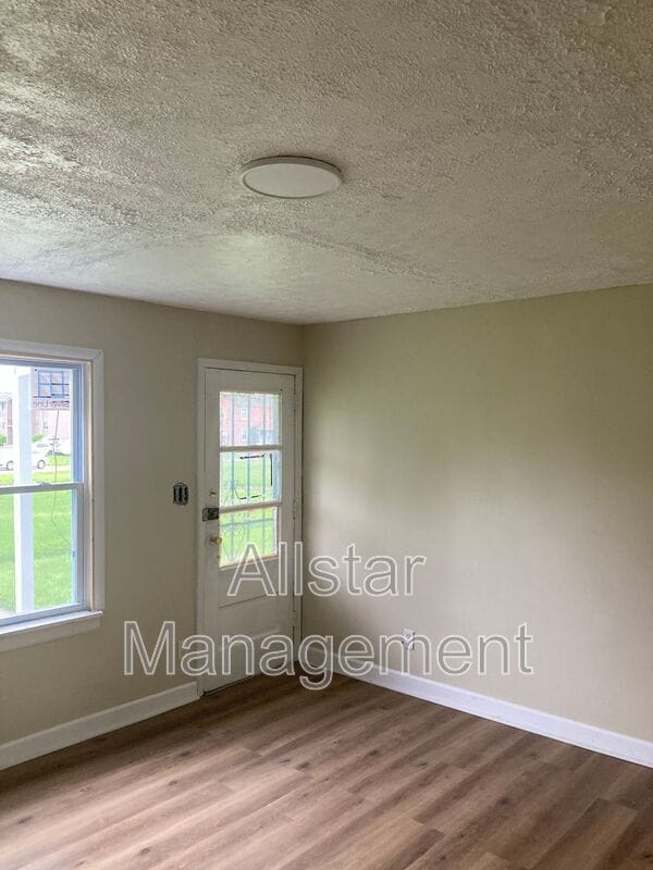 Photo - 938 S Central Dr