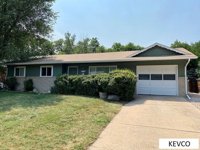Building Photo - Wide Ranch Home in Campus West Near Foothills