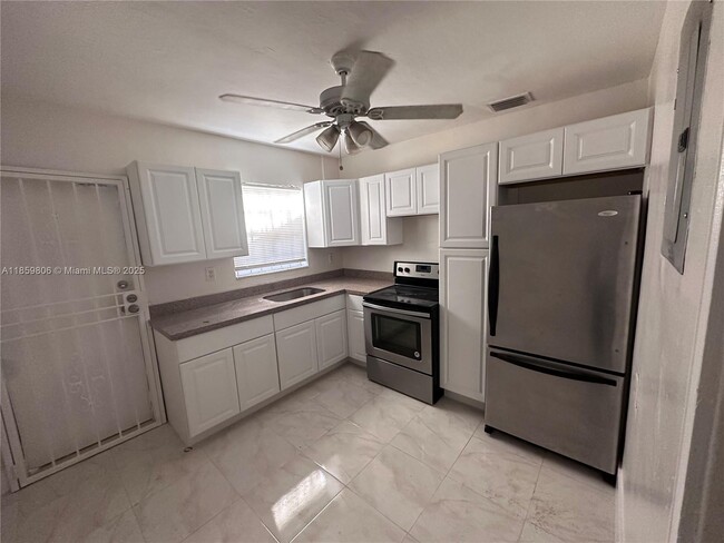 Building Photo - 1220 NW 53rd St Unit 1222 Rental