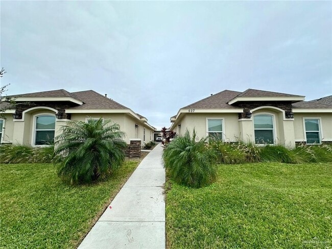 Building Photo - 17 Downing Ave Unit 1